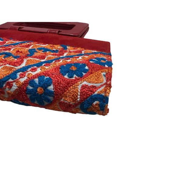 Crewel Embroidered Suede Floral Wood Handle Boho Hippie Art To Wear Clutch Purse - Picture 3 of 8